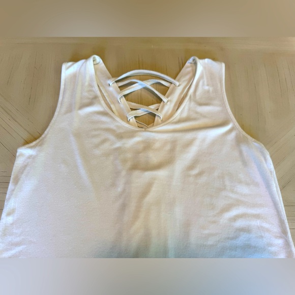 Cable & Gauge - Laced-Up Back V- Neck Tank- Ivory Size M - Picture 11 of 14